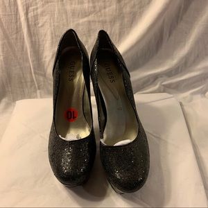 Guess pumps